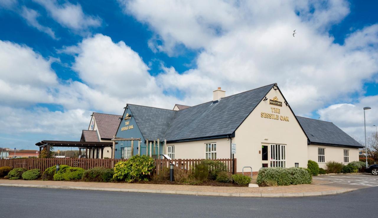 Sessile Oak, Llanelli By Marston'S Inns Exteriör bild